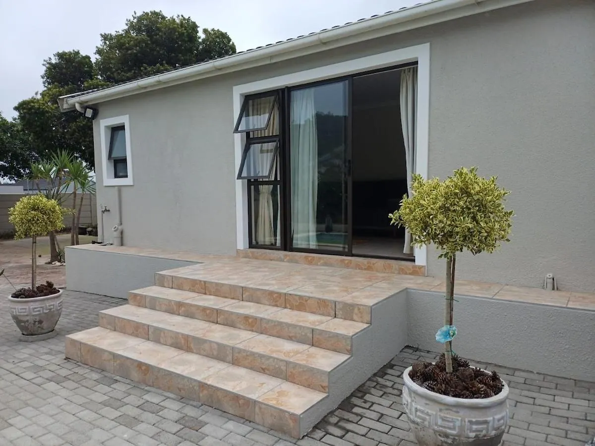 Stylish Studio In Tableview Stay With Pool Access Le Cap