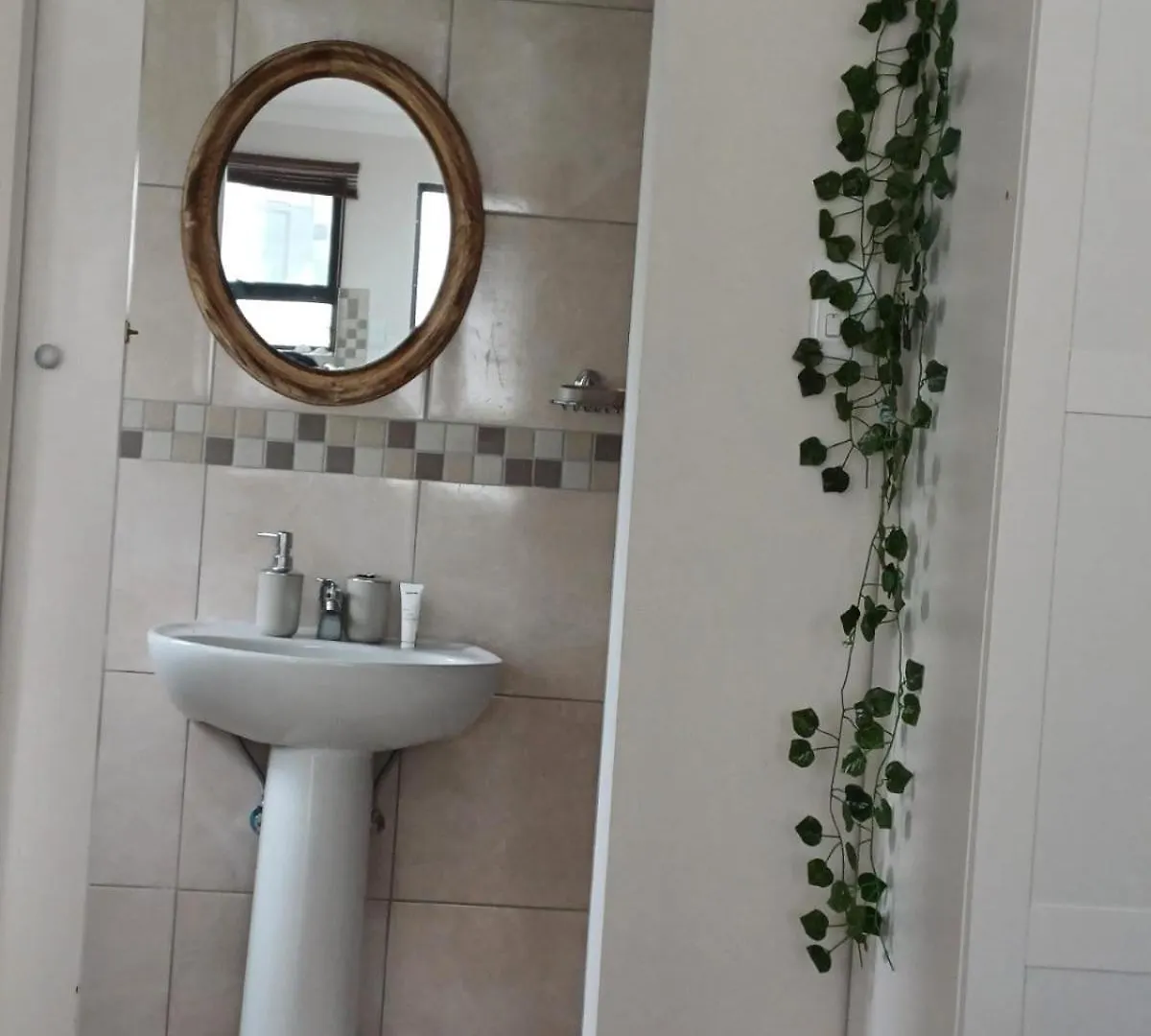 Stylish Studio In Tableview Stay With Pool Access Le Cap 0*,