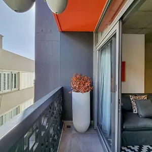 Secure Elegant Near Sea Point Apartment