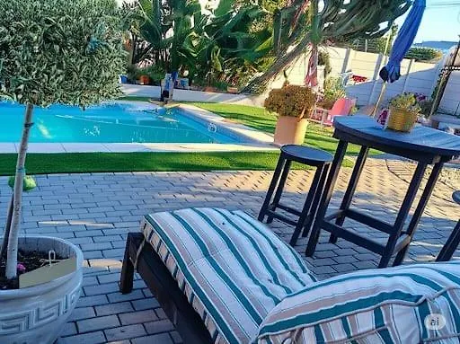 Appartamento Stylish Studio In Tableview Stay With Pool Access Città del Capo